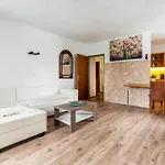 Alpine Escape Cozy Retreat Near Maiskogel 아파트