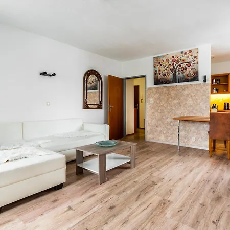 Alpine Escape Cozy Retreat Near Maiskogel 公寓